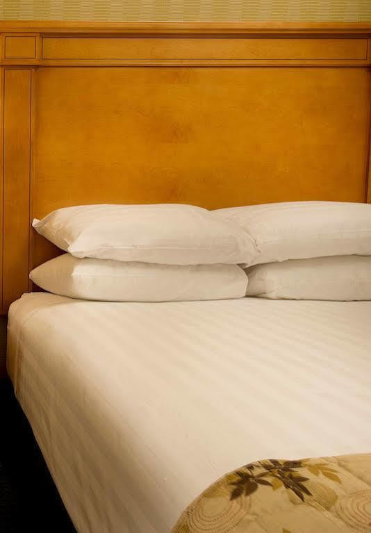Drury Plaza Hotel 3*